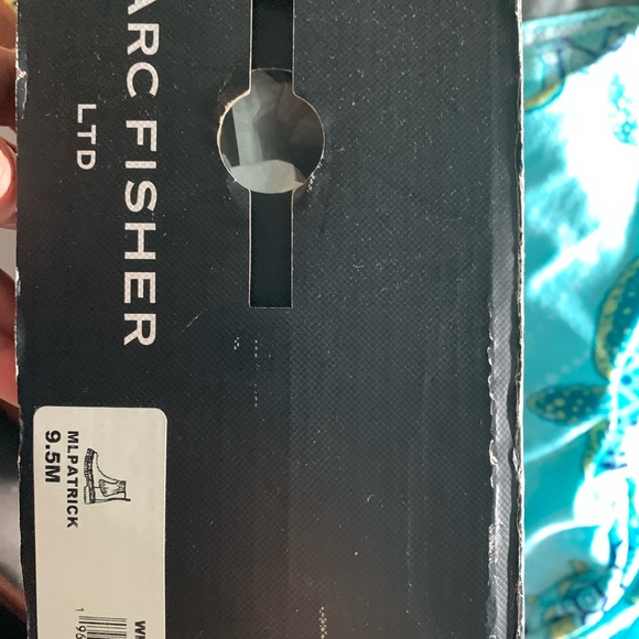 Marc Fisher White with Black Lug Sole Ankle Boots Women’s size 9.5 MLPATRICK - Picture 10 of 10